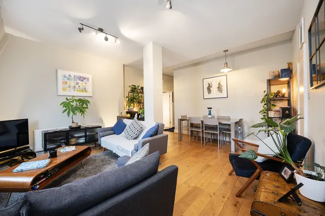 Photo 3 — Flat 10b, Oakwood House, London