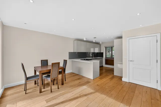 Photo 3 — Paragon Mews, Meadow Road, London, SW8