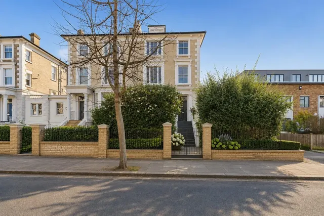 Photo 3 — Upper Park Road. Belsize Park, London NW3 2UP