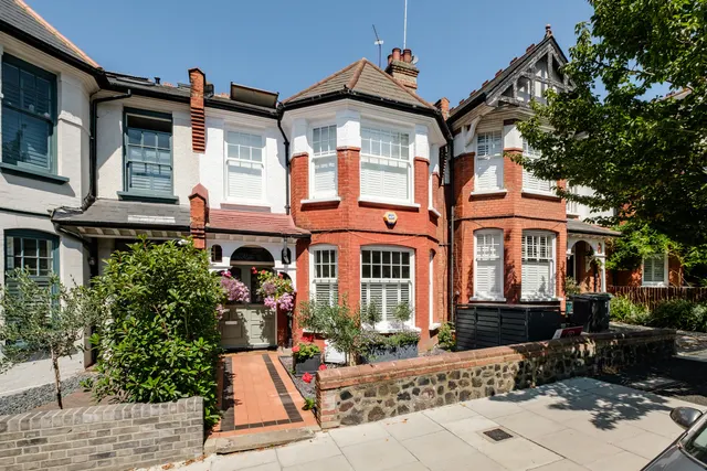 Dukes Avenue, London, N10, photo 1