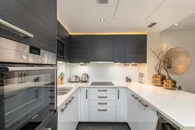 Doulton House, Chelsea Creek, SW6, photo 3
