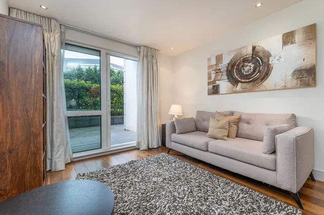 Doulton House, Chelsea Creek, SW6, photo 2