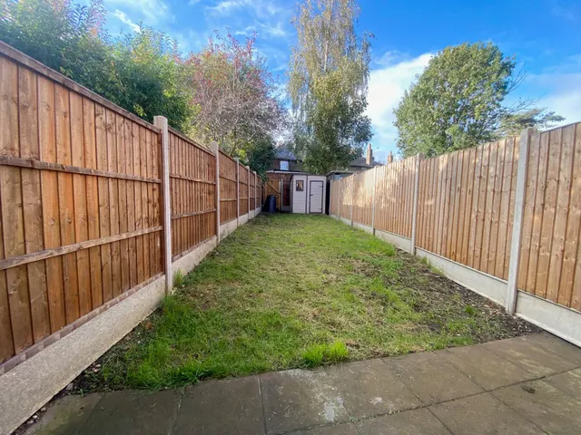 2 bedroom house — Roberts Close, Orpington, BR5