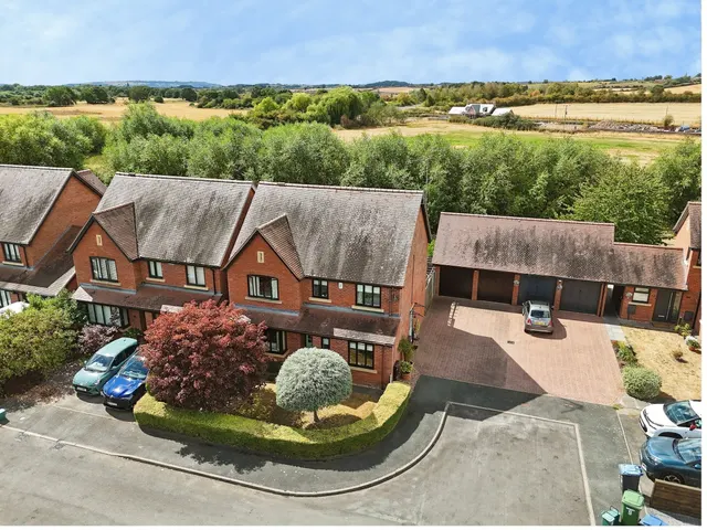 Millers Bank, Broom, B50, photo 1
