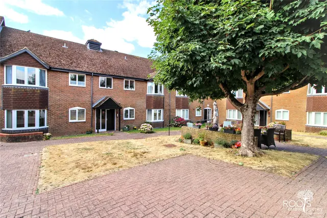 Thatcham, Berkshire, photo 1