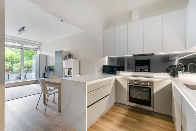 Pentonville Road, London, N1, photo 1