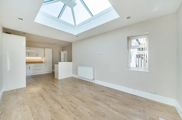 Second Avenue, Walton On Thames, KT12, photo 2