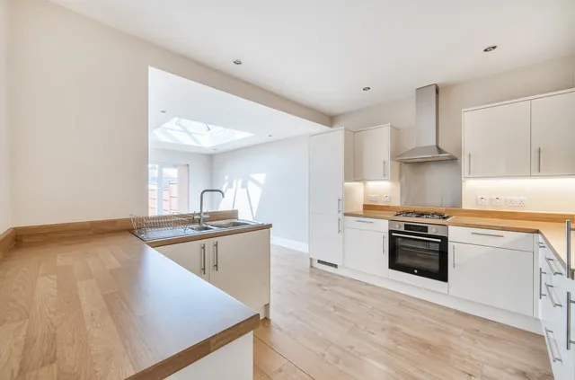 Second Avenue, Walton On Thames, KT12, photo 3
