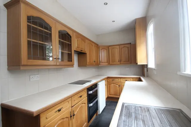 Lidgett Park Avenue, Leeds, LS8, photo 2