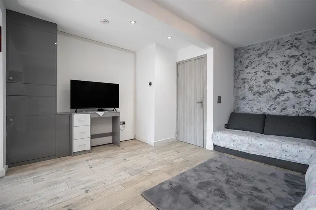 Thatcher Close, West Drayton, UB7, photo 3