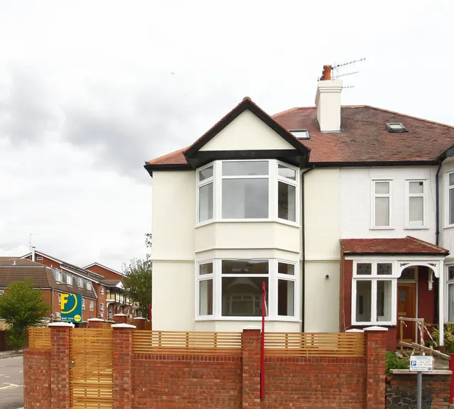 12 Limes Avenue, London, photo 1