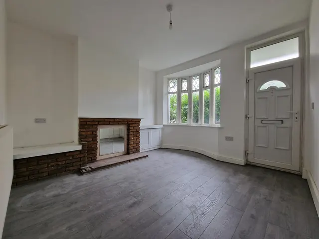Woden Road, Wolverhampton, WV10, photo 2