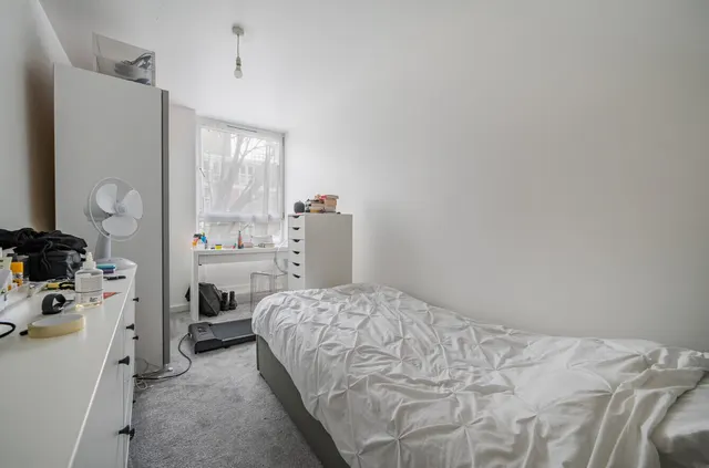 Photo 3 — Compton Close, London