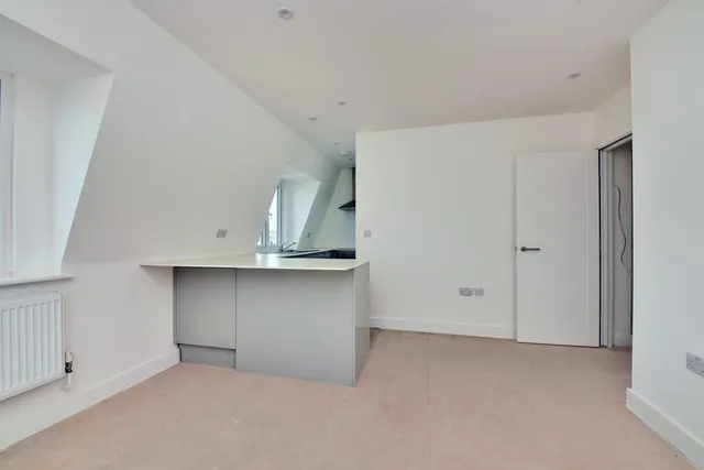 London Road, Kingston Upon Thames, KT2, photo 1