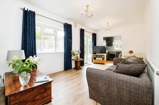 Chingford Mount Road, London, E4, photo 1