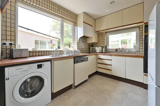 Photo 3 — 7 Castle Close, Bushey