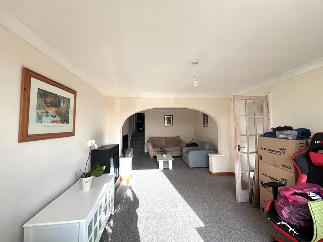 Photo 3 — Woodleigh Close