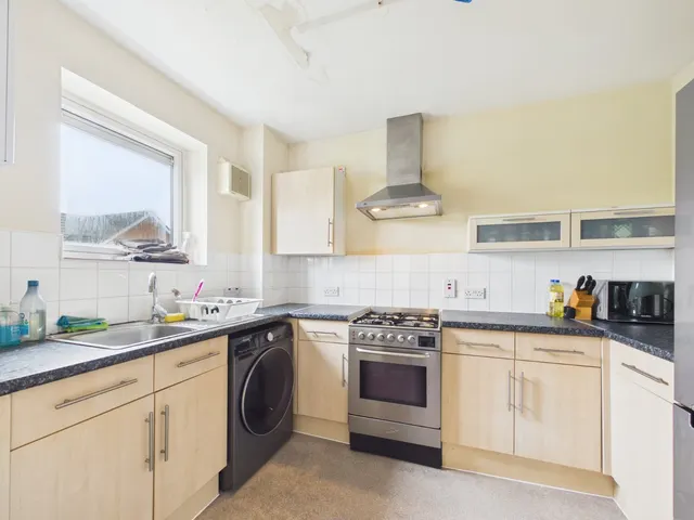Yeoman Drive, Stanwell, TW19, photo 2