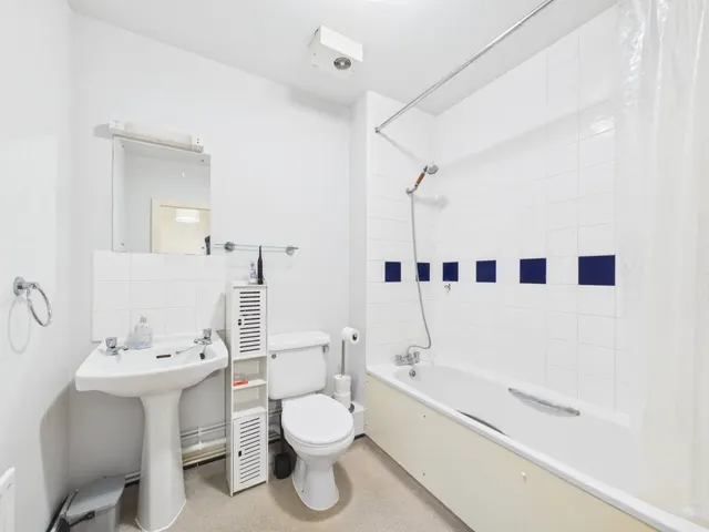Yeoman Drive, Stanwell, TW19, photo 3