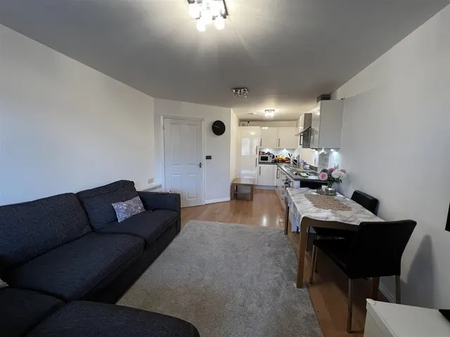 Photo 2 — Gemini Park, Borehamwood WD6 1BZ