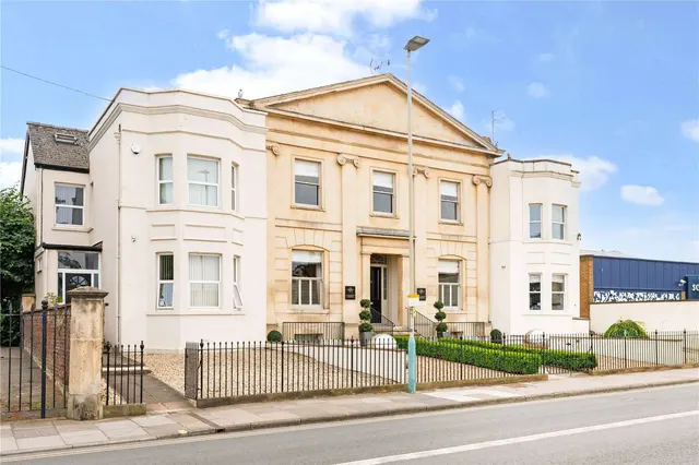 Portland Street, Cheltenham, Gloucestershire, GL52 2NX, photo 1