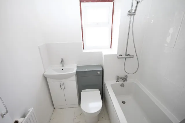 Photo 2 — Dunstable Road, Luton, LU4