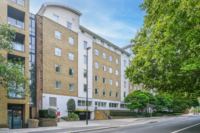 4 Regatta Point, Kew Bridge Road, Brentford, photo 1