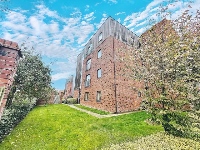 Dutton Court, Warrington, WA1, photo 1