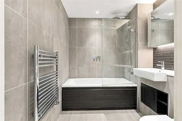 Newnton Close, London, N4, photo 3