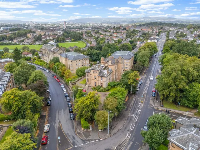Photo 2 — Flat 5 Kelvinside House 2 Beaconsfield Road, Kelvinside, G12 0PW