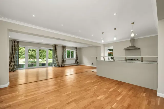 Photo 2 — Meadway, Esher, Surrey, KT10 9HF