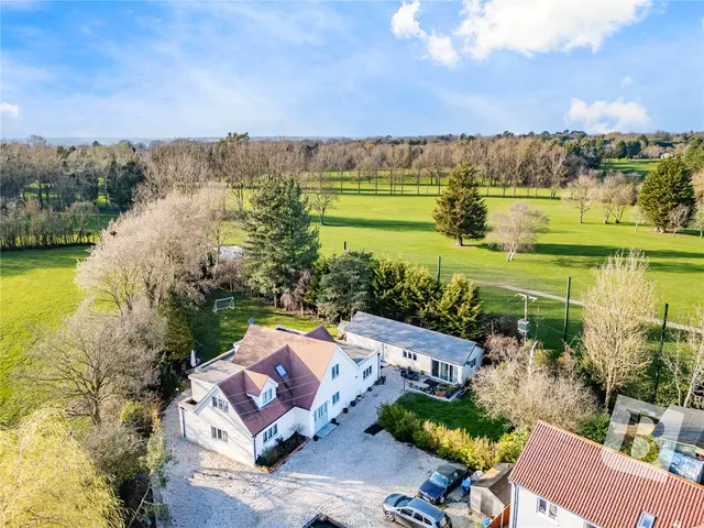 Ashwells Road, Pilgrims Hatch, CM15, photo 1