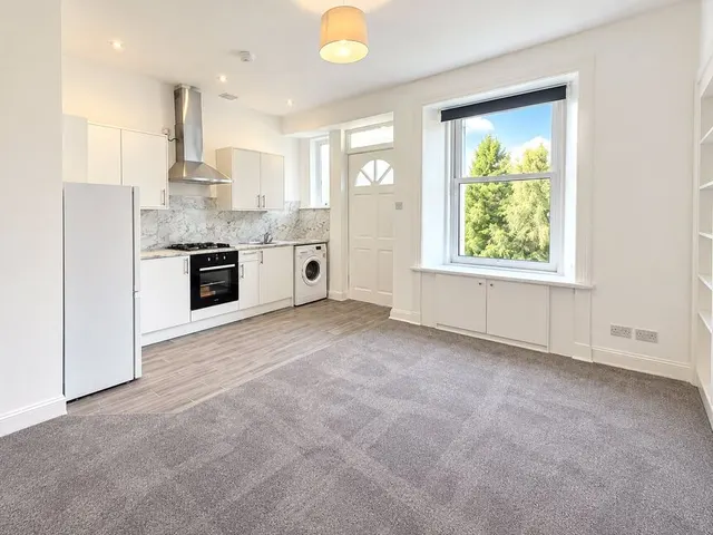 Photo 2 — Appin Crescent, Dunfermline, Fife, KY12