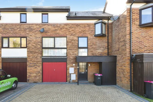 Rosewood Lane, Shoeburyness, Southend-on-Sea, Essex, SS3, photo 1