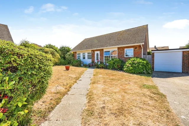 Poynings Close, Seaford, BN25, photo 1
