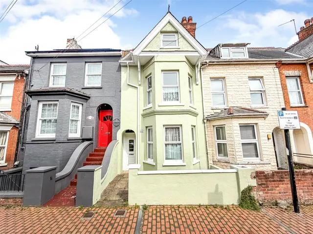 Gordon Road, Aldershot, Hampshire, GU11 1NG, photo 1