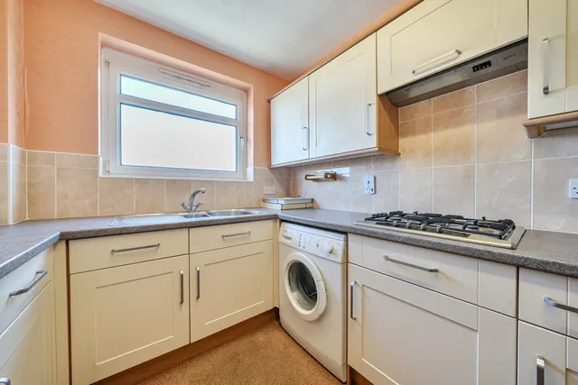 Photo 3 — Green Acres, Sidcup, DA14