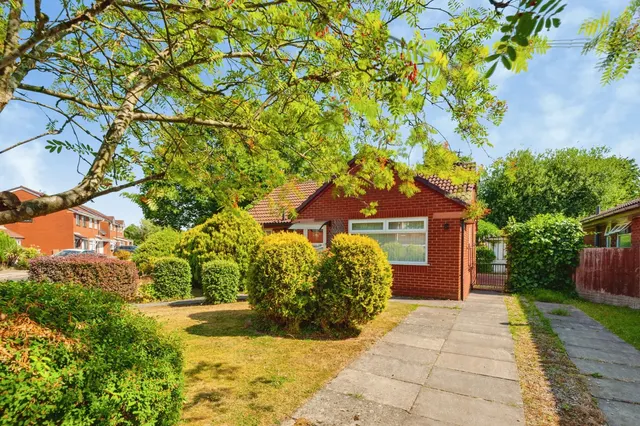 Crompton Drive, Liverpool, L12, photo 1