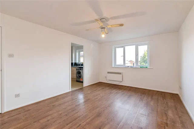 Conway Gardens, Grays, RM17, photo 2