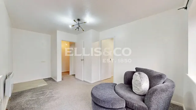 Caroline Close, West Drayton, UB7, photo 3