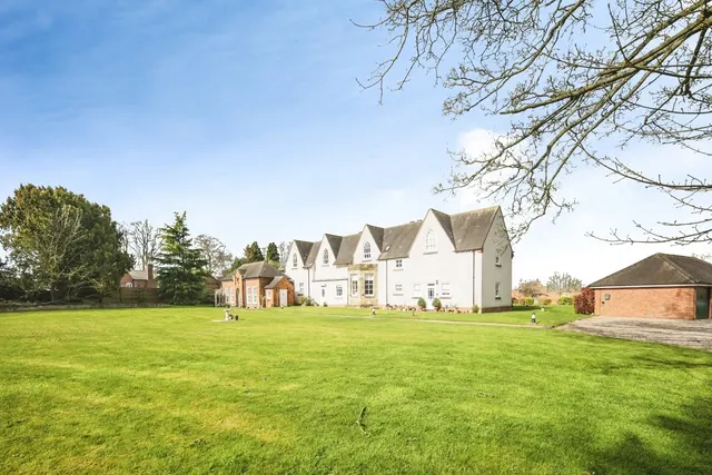 Coleshill Road, NUNEATON, Warwickshire, CV10, photo 1