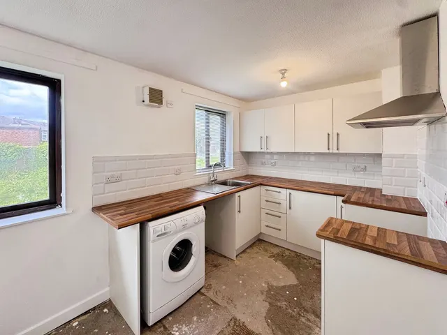 Photo 3 — 3 Castle Quay, The Latt, Neath, SA11 3L