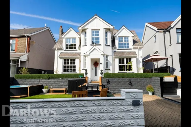 Woodland Crescent, Mountain Ash, photo 1