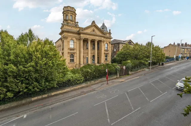 High Street, Heckmondwike, WF16, photo 1