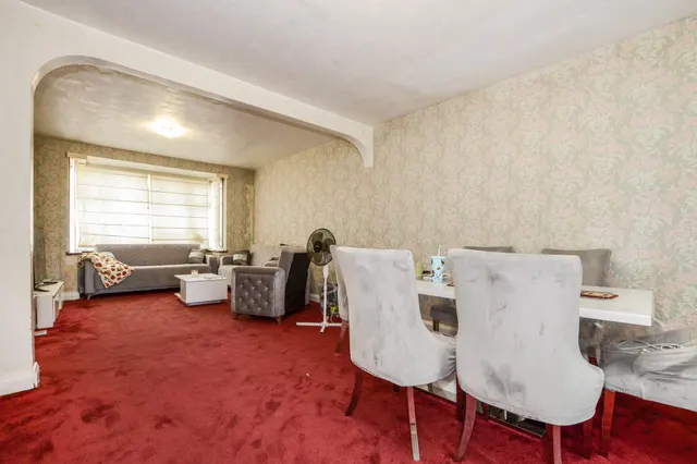 Kings Avenue, Greenford, UB6, photo 2