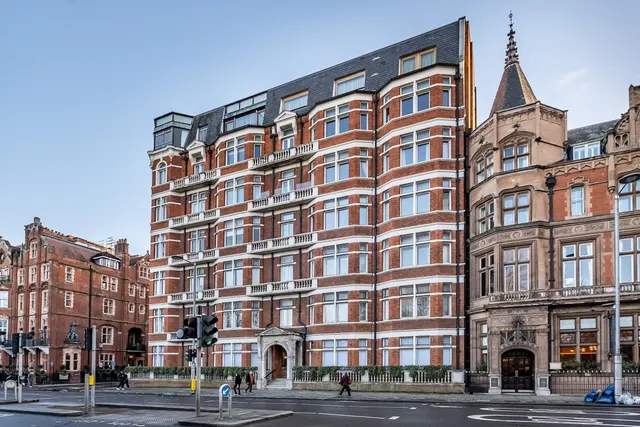Photo 3 — Kensington Road London W8