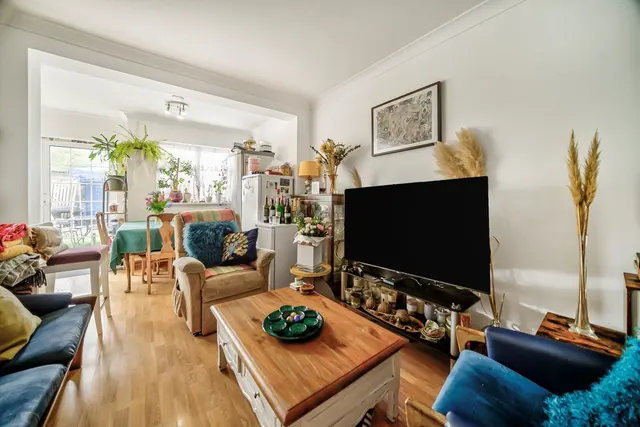 Greenford Gardens, UB6, photo 3