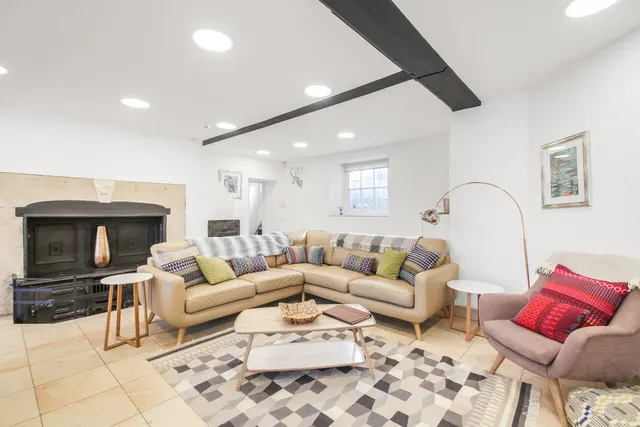Hampton Court Road, KT8, photo 2