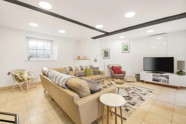 Hampton Court Road, KT8, photo 1