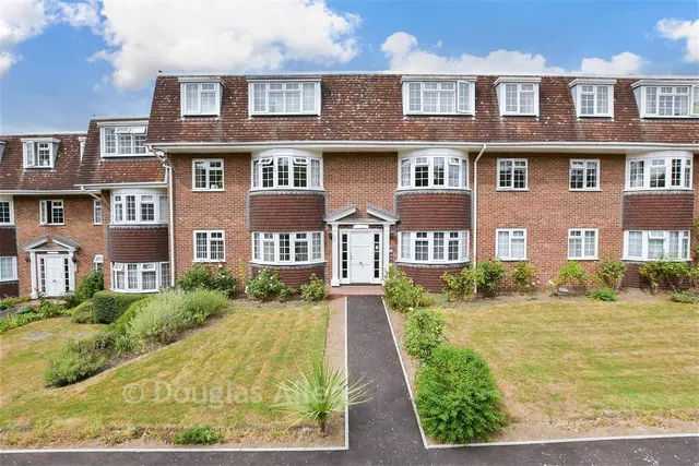 Buckingham Close, Emerson Park, RM11, photo 1